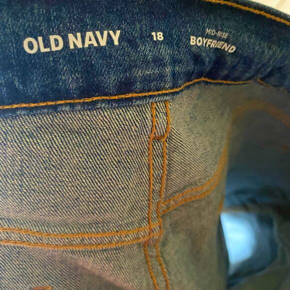 Old Navy Mid Rise Boyfriend Barbara Clean Denim Blue Jean Shorts Size 18 - Picture 7 of 7